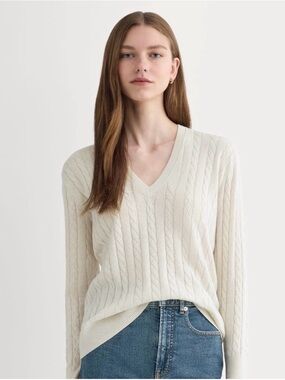 EVERLANE THE CABLE V-NECK IN COTTON CASHMERE